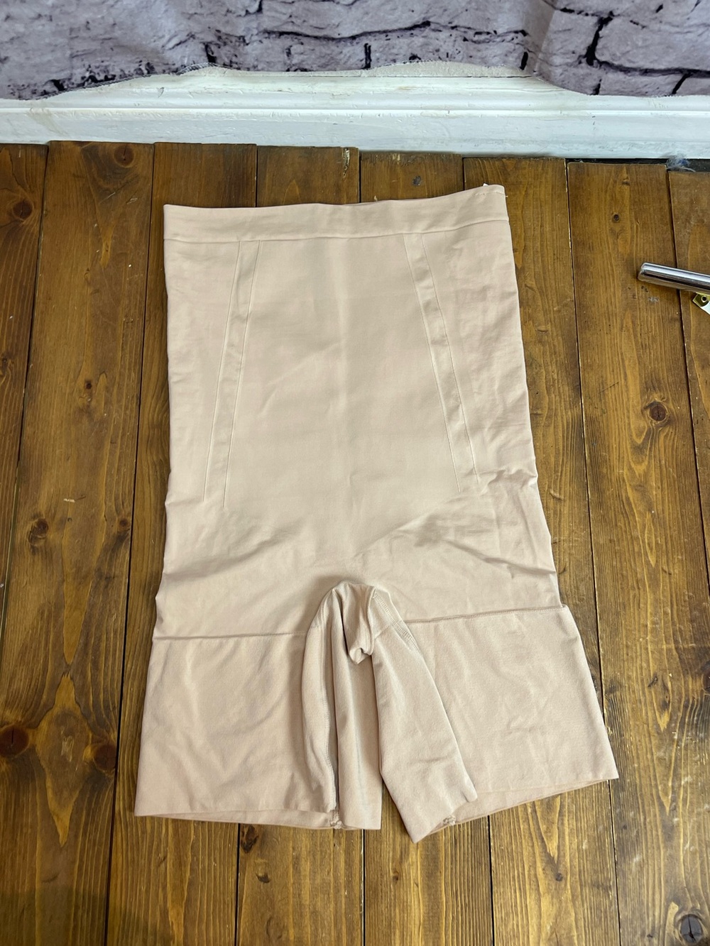 Spanx size large OnCore High-Waisted Mid-Thigh Shorts nude beige